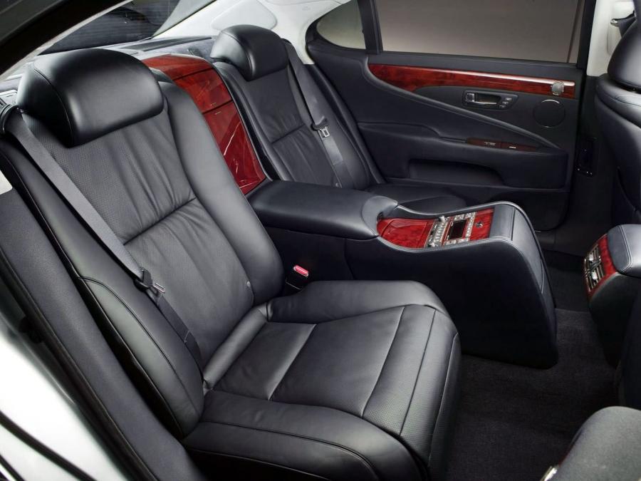  Lexus LS460 L 2007 года  (фото 7 из 22)